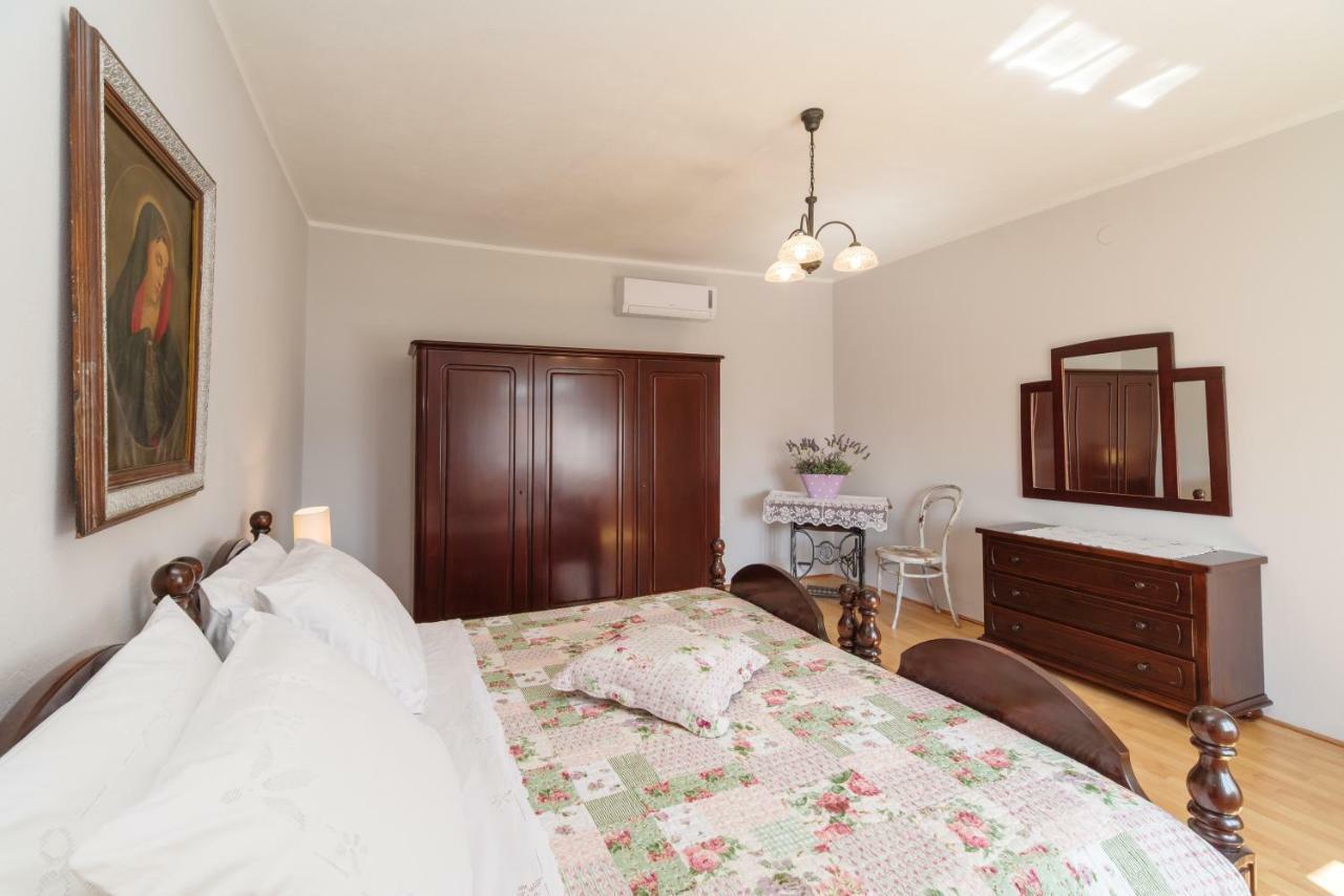 Barac Rural Holiday Home Grižane Kültér fotó